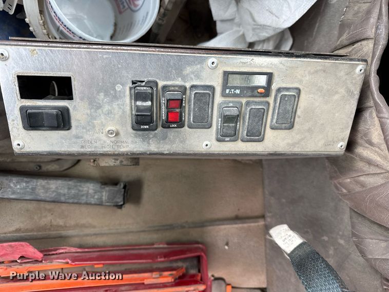 image for item DH9840 1999 International Paystar 5000 ready mix truck