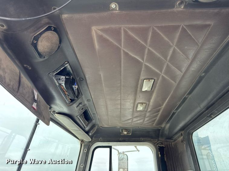 image for item DH9840 1999 International Paystar 5000 ready mix truck