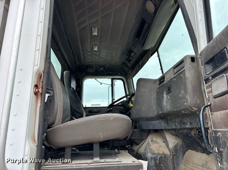 image for item DH9840 1999 International Paystar 5000 ready mix truck