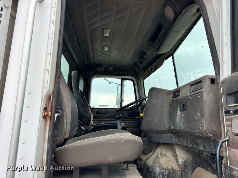 image for item DH9840 1999 International Paystar 5000 ready mix truck
