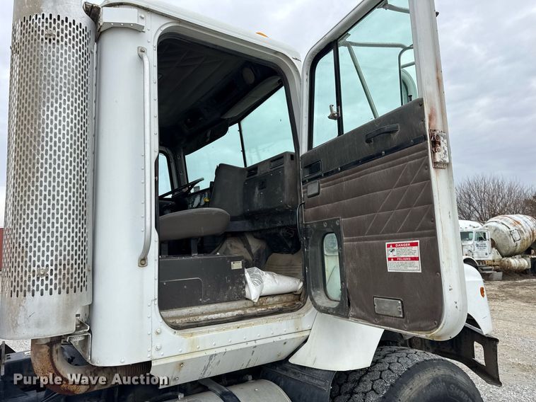 image for item DH9840 1999 International Paystar 5000 ready mix truck