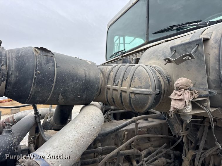 image for item DH9840 1999 International Paystar 5000 ready mix truck