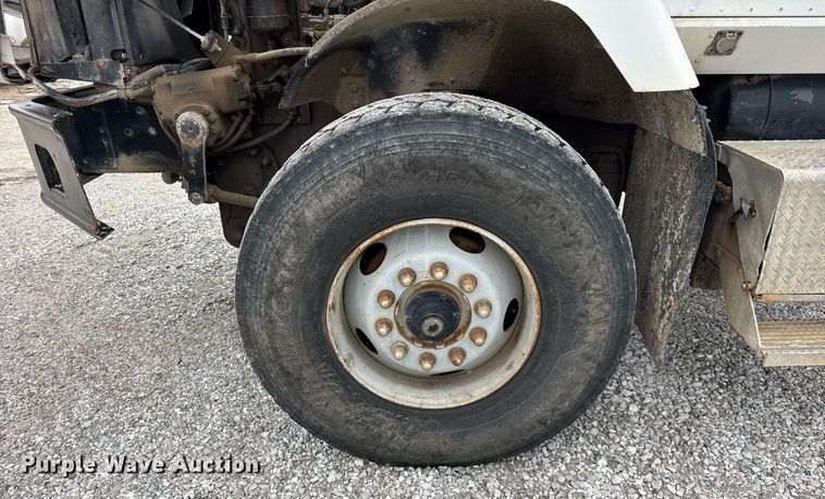 image for item DH9840 1999 International Paystar 5000 ready mix truck