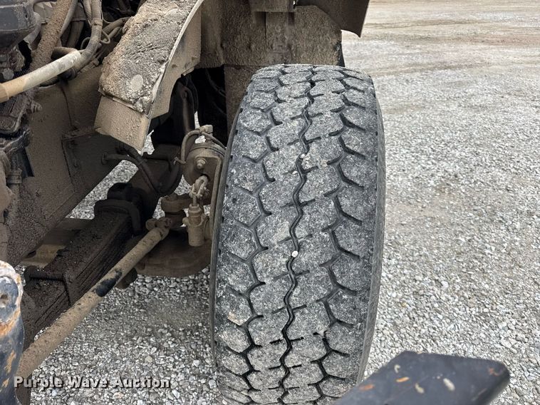 image for item DH9840 1999 International Paystar 5000 ready mix truck