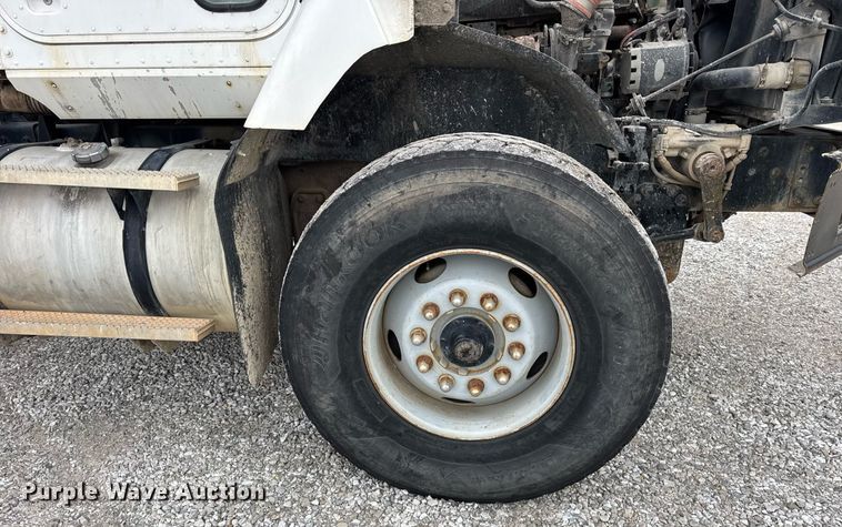 image for item DH9840 1999 International Paystar 5000 ready mix truck