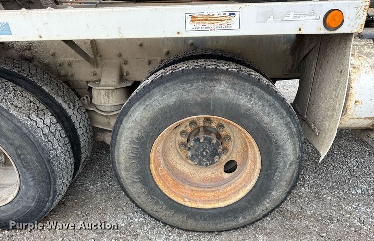 image for item DH9840 1999 International Paystar 5000 ready mix truck