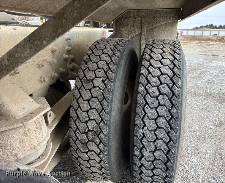 image for item DH9840 1999 International Paystar 5000 ready mix truck