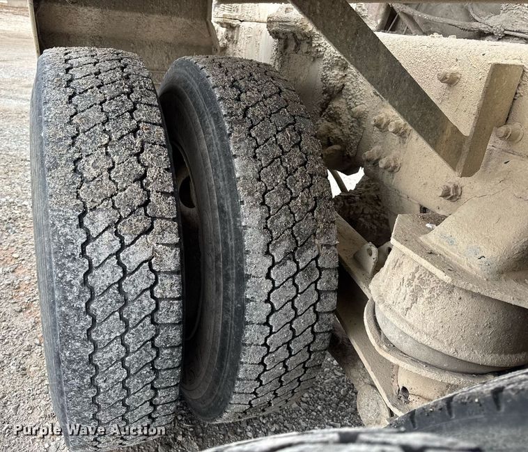 image for item DH9840 1999 International Paystar 5000 ready mix truck