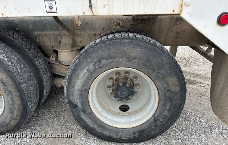 image for item DH9840 1999 International Paystar 5000 ready mix truck