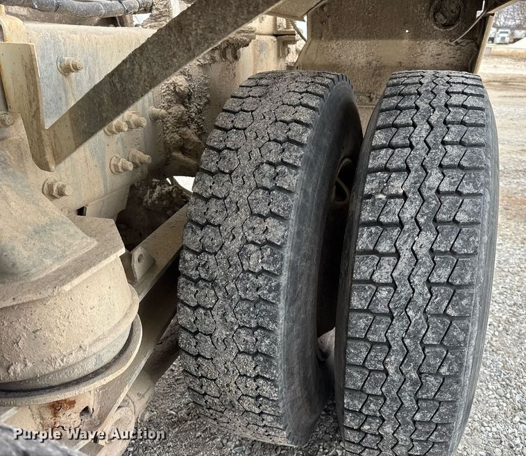 image for item DH9840 1999 International Paystar 5000 ready mix truck