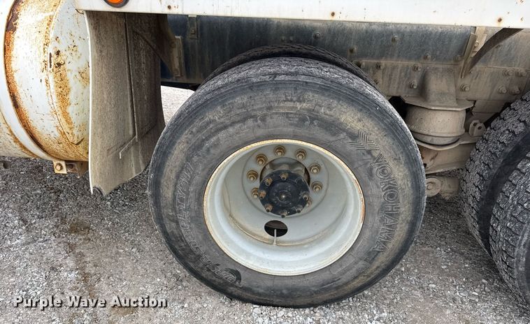 image for item DH9840 1999 International Paystar 5000 ready mix truck