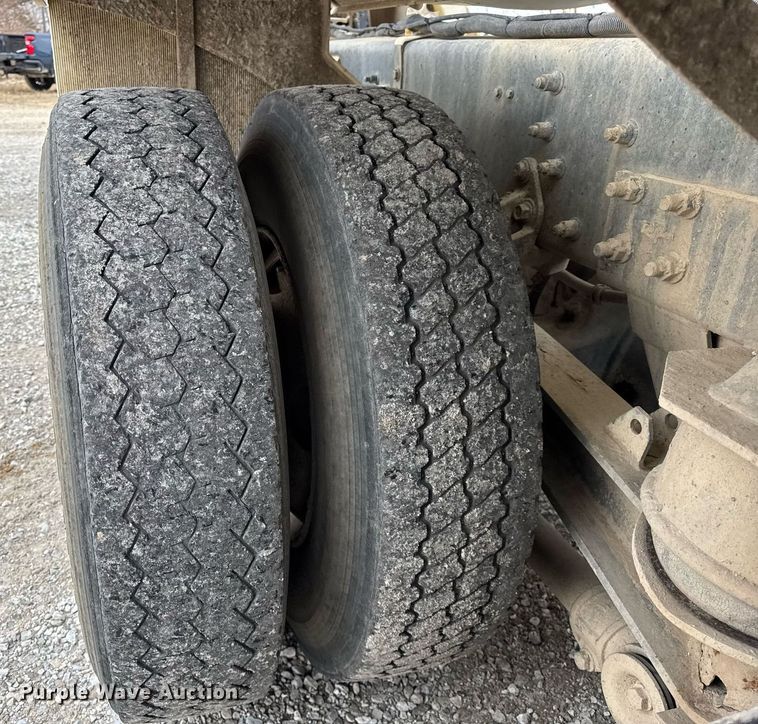 image for item DH9840 1999 International Paystar 5000 ready mix truck