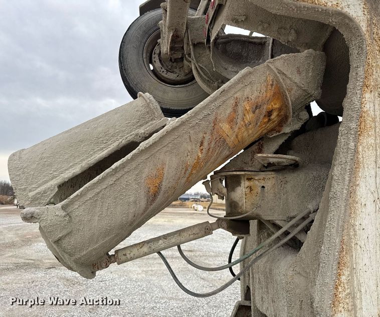 image for item DH9841 2008 Peterbilt 340 ready mix truck