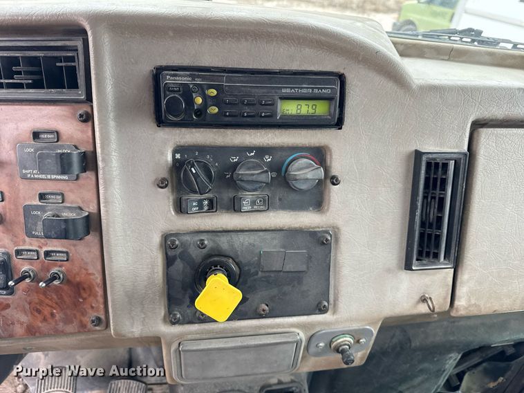 image for item DH9841 2008 Peterbilt 340 ready mix truck