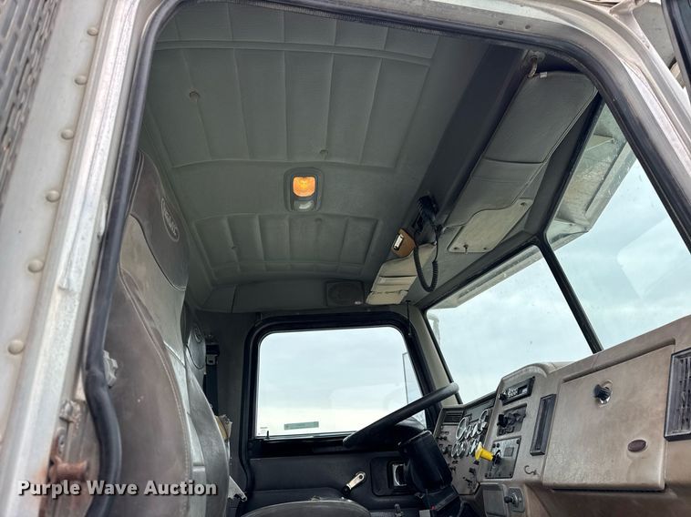 image for item DH9841 2008 Peterbilt 340 ready mix truck