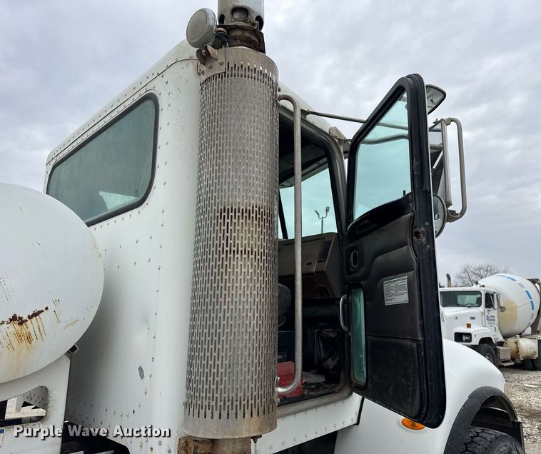 image for item DH9841 2008 Peterbilt 340 ready mix truck