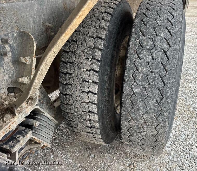 image for item DH9841 2008 Peterbilt 340 ready mix truck