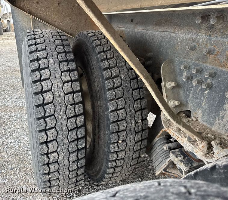 image for item DH9841 2008 Peterbilt 340 ready mix truck