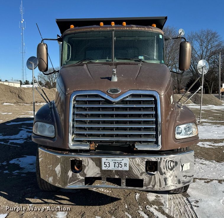 image for item DH9851 2001 Mack CX613 dump truck