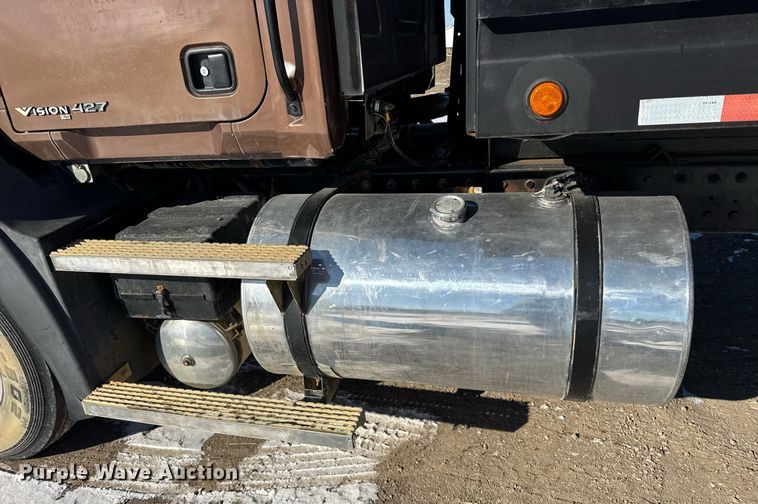 image for item DH9851 2001 Mack CX613 dump truck