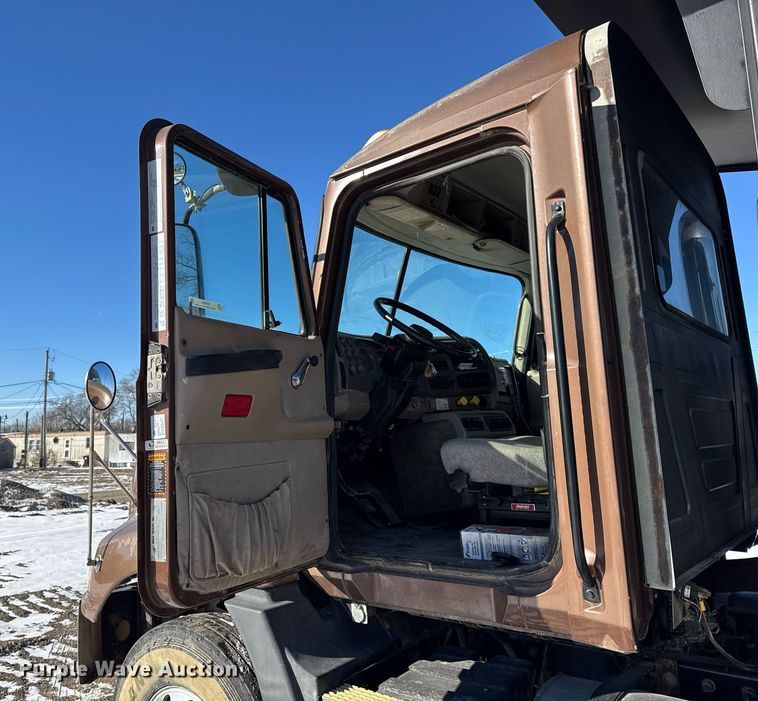 image for item DH9851 2001 Mack CX613 dump truck