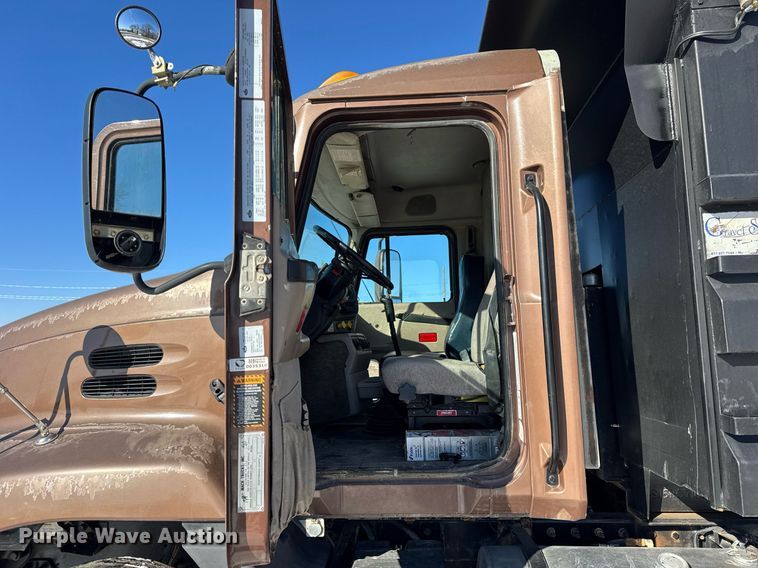 image for item DH9851 2001 Mack CX613 dump truck