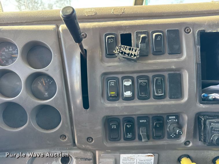 image for item DH9851 2001 Mack CX613 dump truck