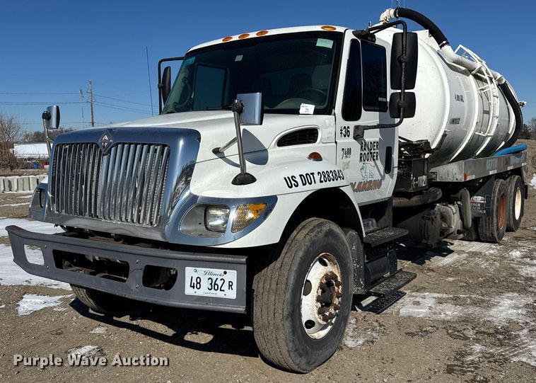 image for item DH9852 2007 International 7400 vacuum truck
