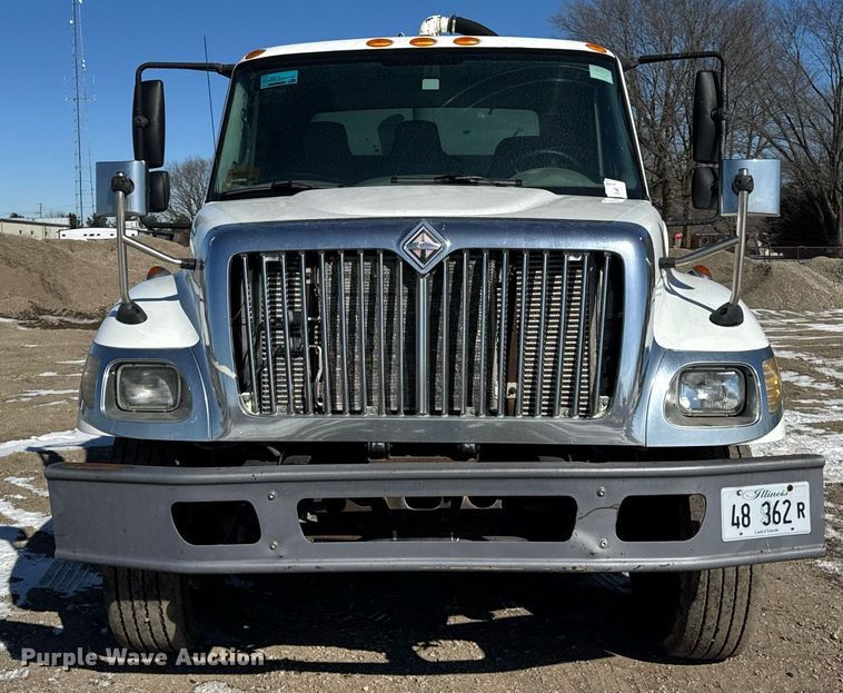 image for item DH9852 2007 International 7400 vacuum truck