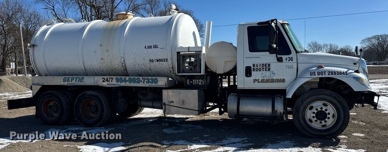 image for item DH9852 2007 International 7400 vacuum truck