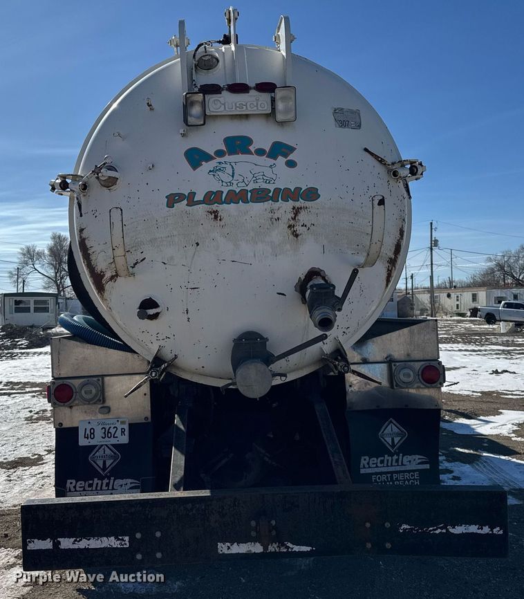 image for item DH9852 2007 International 7400 vacuum truck