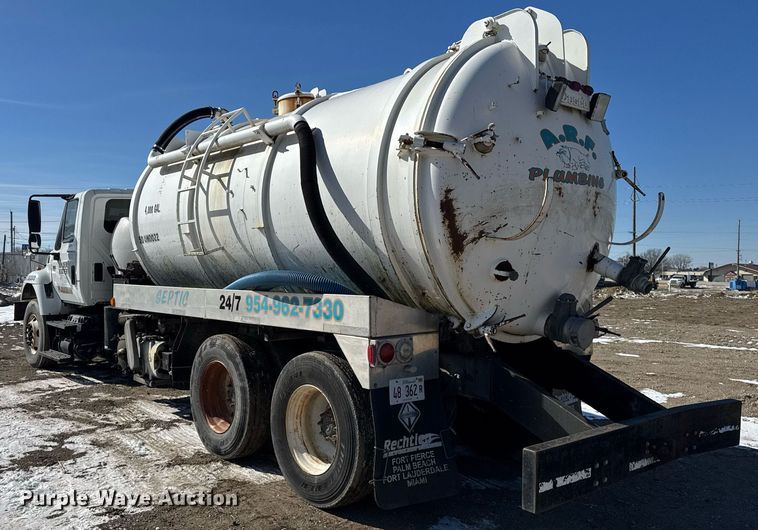 image for item DH9852 2007 International 7400 vacuum truck