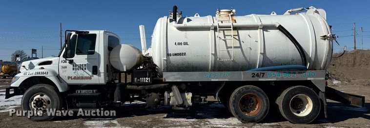 image for item DH9852 2007 International 7400 vacuum truck