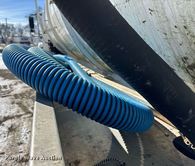 image for item DH9852 2007 International 7400 vacuum truck