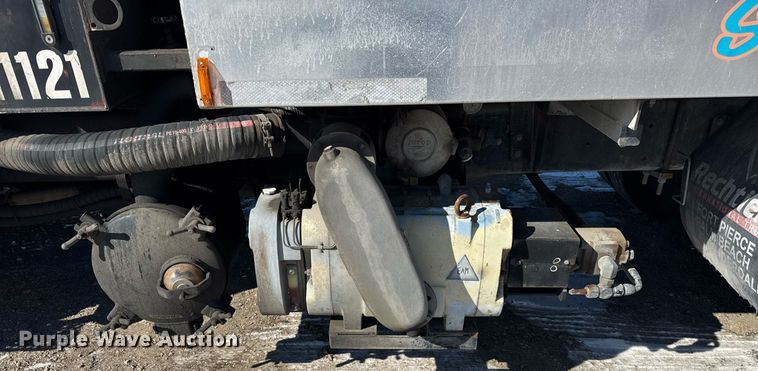 image for item DH9852 2007 International 7400 vacuum truck