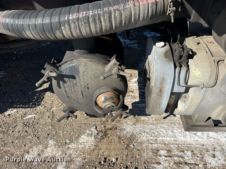 image for item DH9852 2007 International 7400 vacuum truck