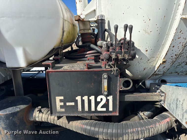 image for item DH9852 2007 International 7400 vacuum truck