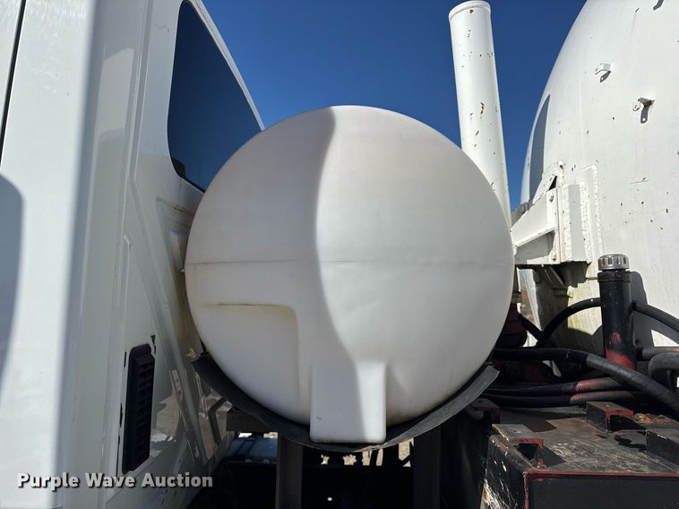 image for item DH9852 2007 International 7400 vacuum truck