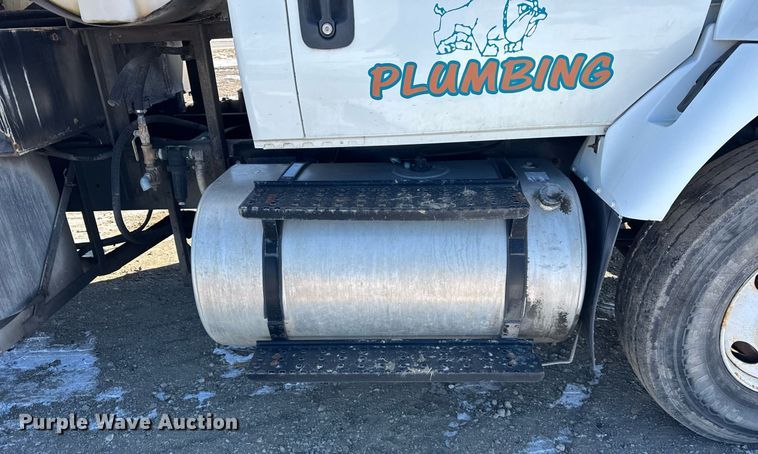 image for item DH9852 2007 International 7400 vacuum truck