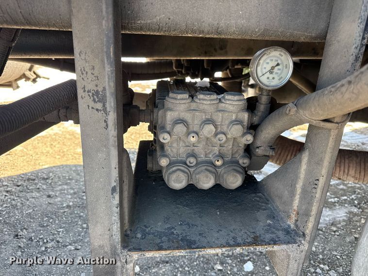 image for item DH9852 2007 International 7400 vacuum truck