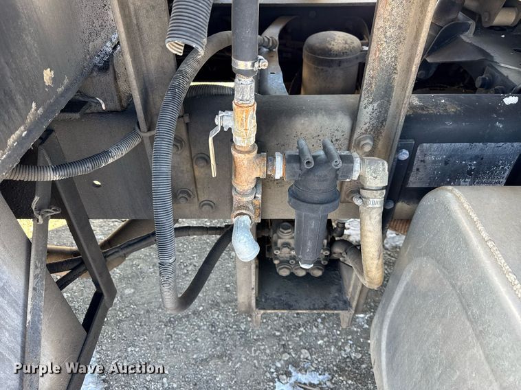 image for item DH9852 2007 International 7400 vacuum truck