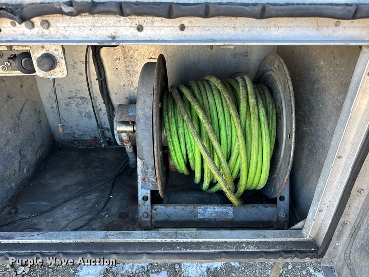 image for item DH9852 2007 International 7400 vacuum truck