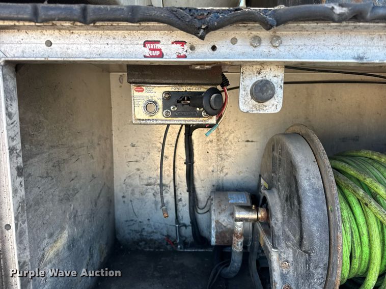 image for item DH9852 2007 International 7400 vacuum truck