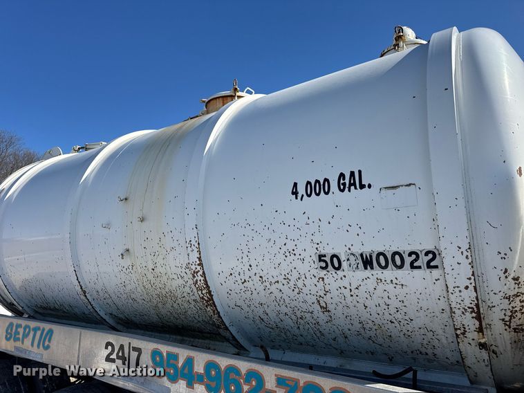 image for item DH9852 2007 International 7400 vacuum truck