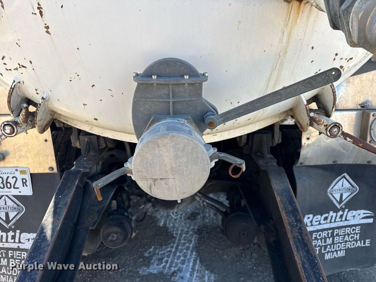 image for item DH9852 2007 International 7400 vacuum truck