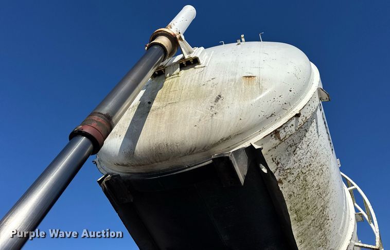 image for item DH9852 2007 International 7400 vacuum truck