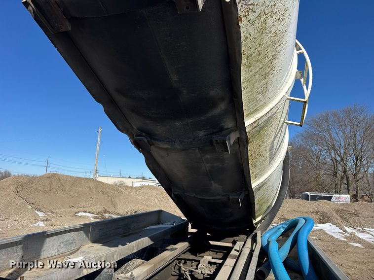 image for item DH9852 2007 International 7400 vacuum truck