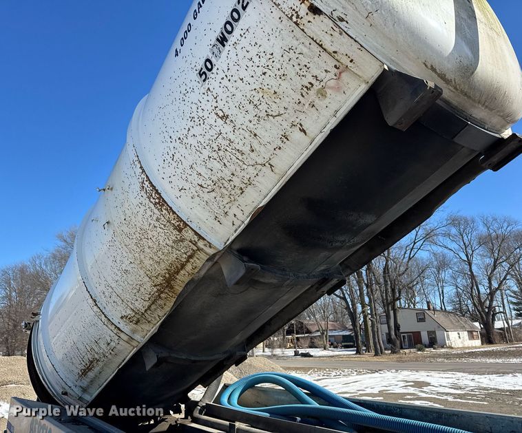 image for item DH9852 2007 International 7400 vacuum truck