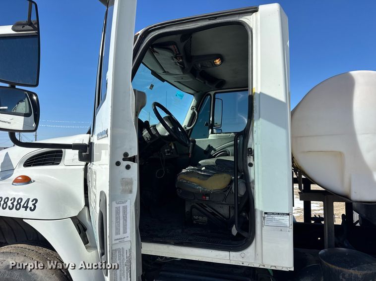 image for item DH9852 2007 International 7400 vacuum truck