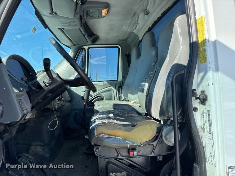 image for item DH9852 2007 International 7400 vacuum truck